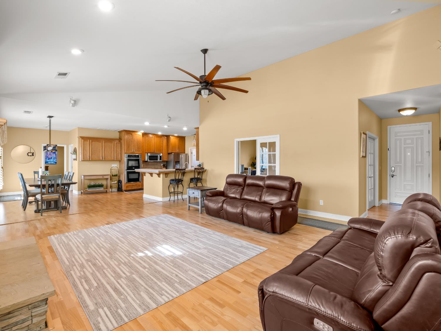 6319 Lupine Dr, Sanger, CA 93657