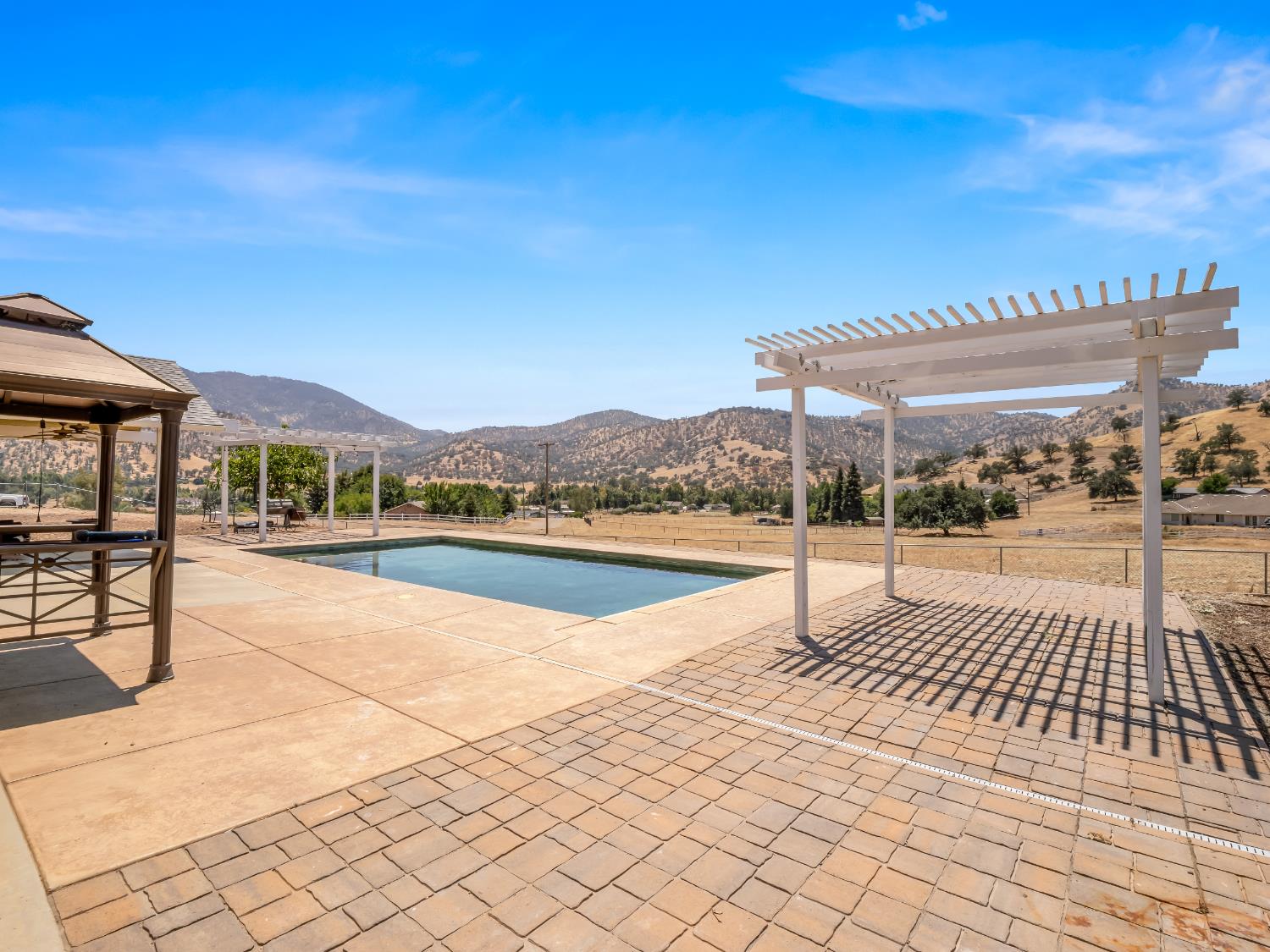 6319 Lupine Dr, Sanger, CA 93657