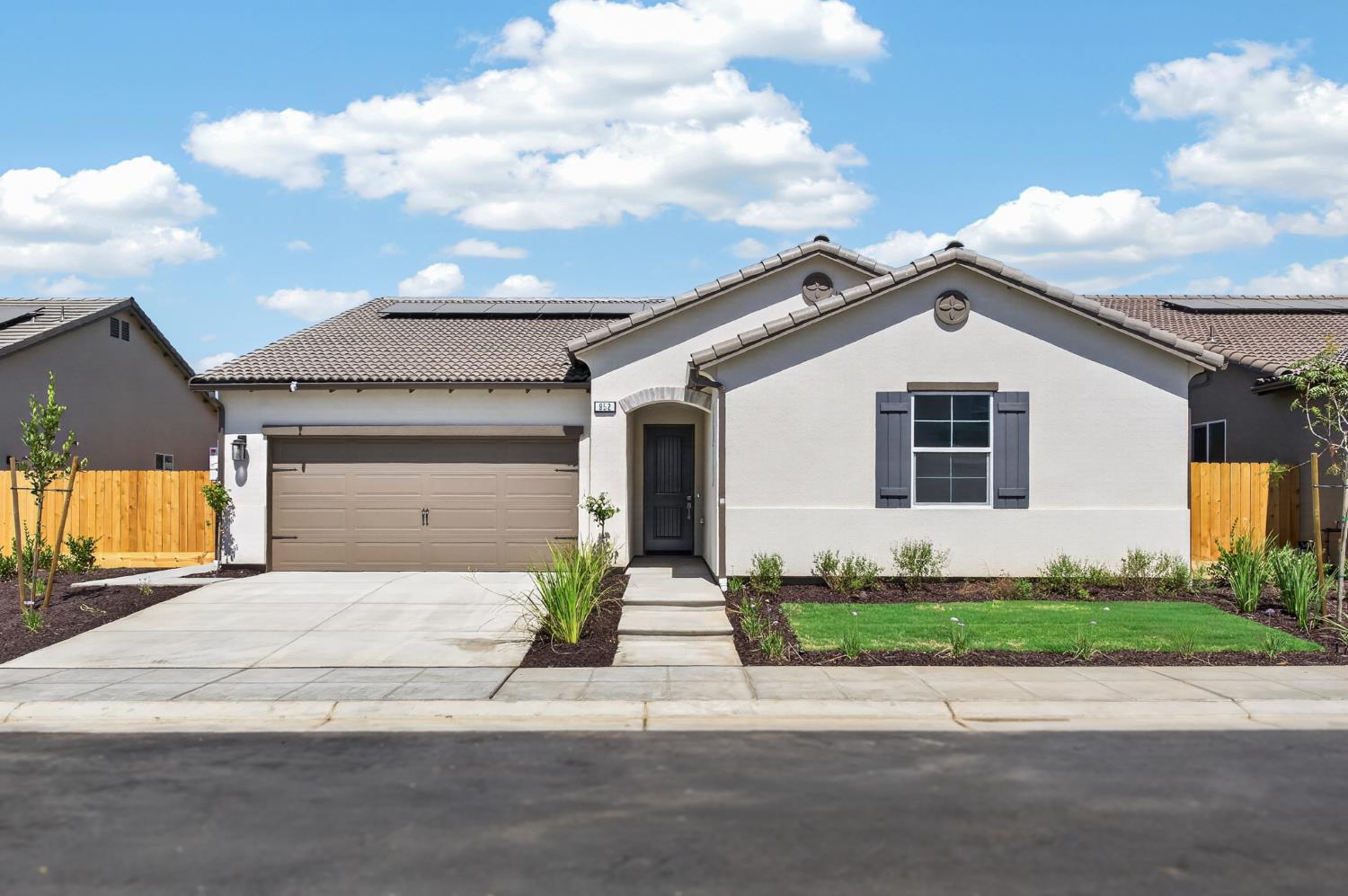 952 Peters Rd S, Madera, CA 93636