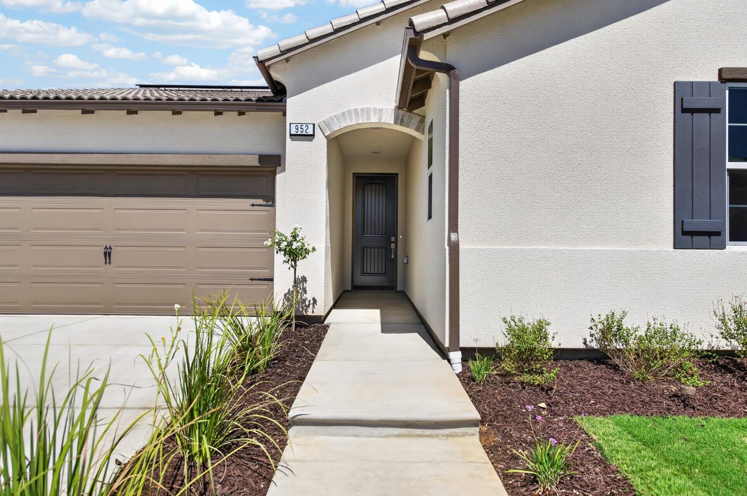 952 Peters Rd S, Madera, CA 93636