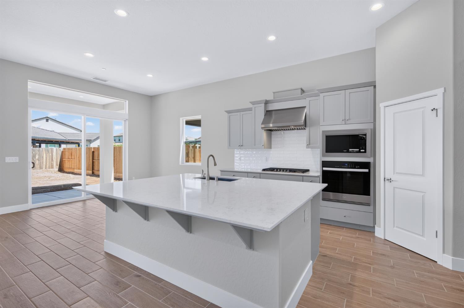 952 Peters Rd S, Madera, CA 93636