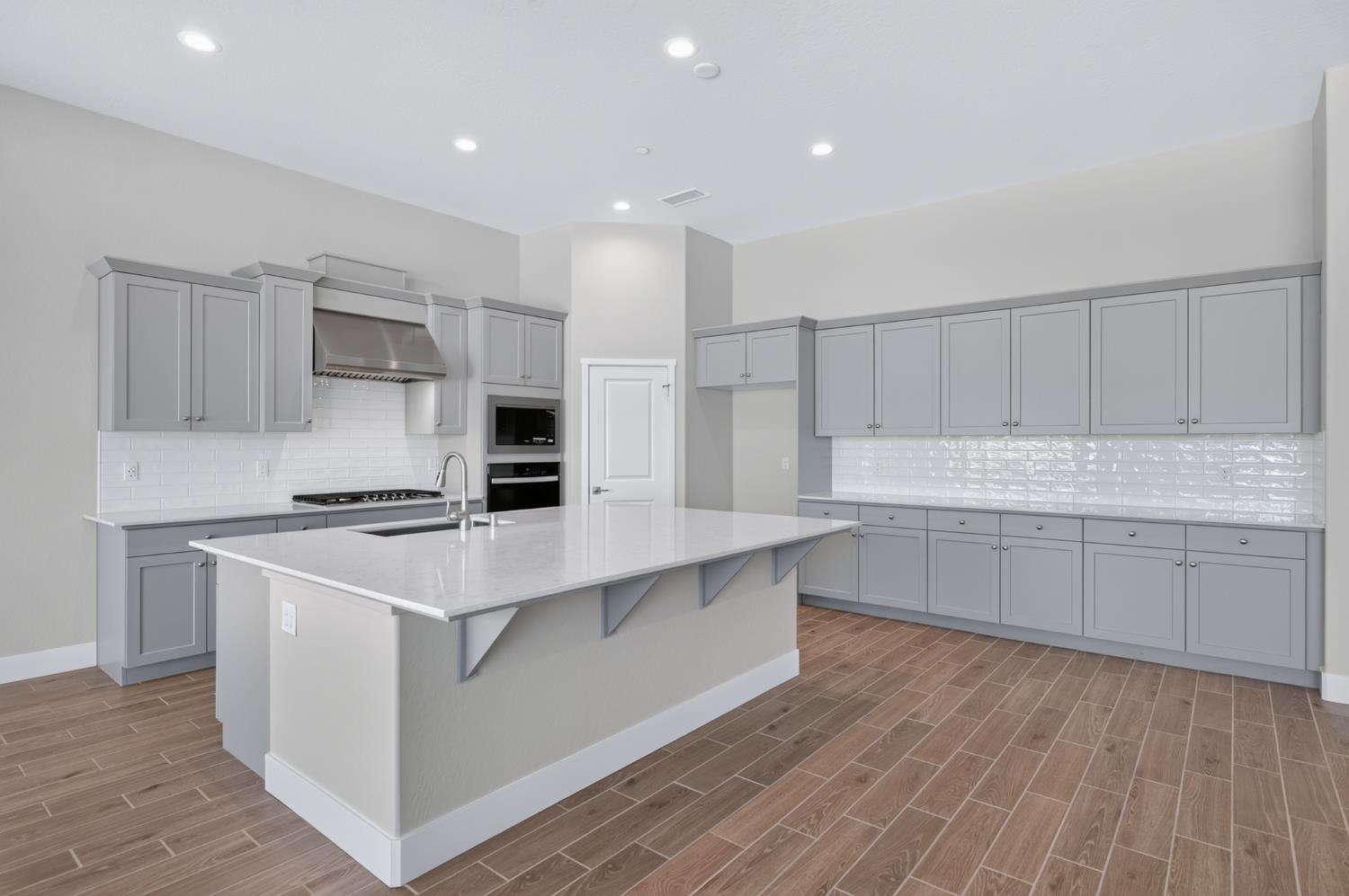 952 Peters Rd S, Madera, CA 93636