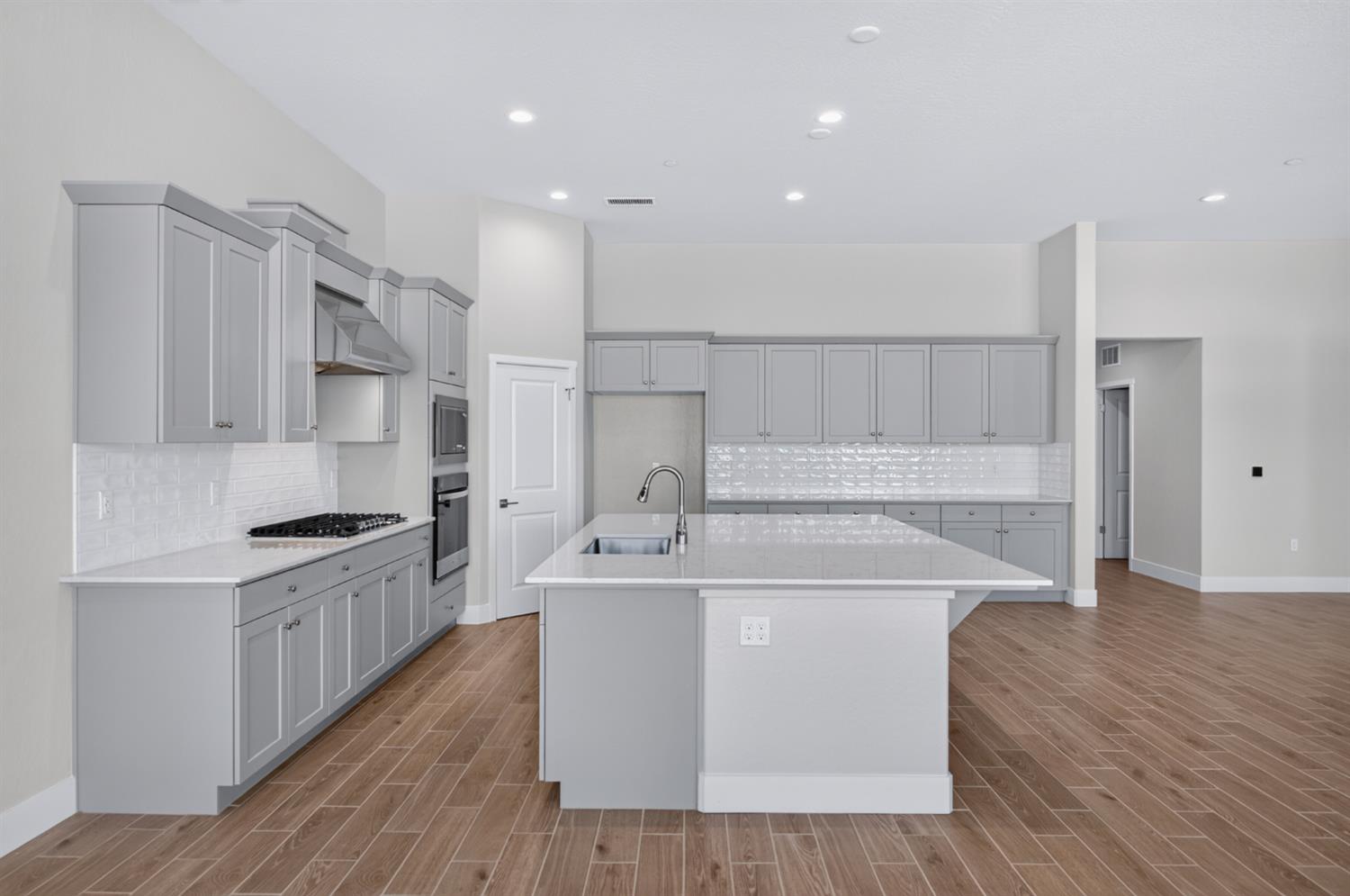 952 Peters Rd S, Madera, CA 93636