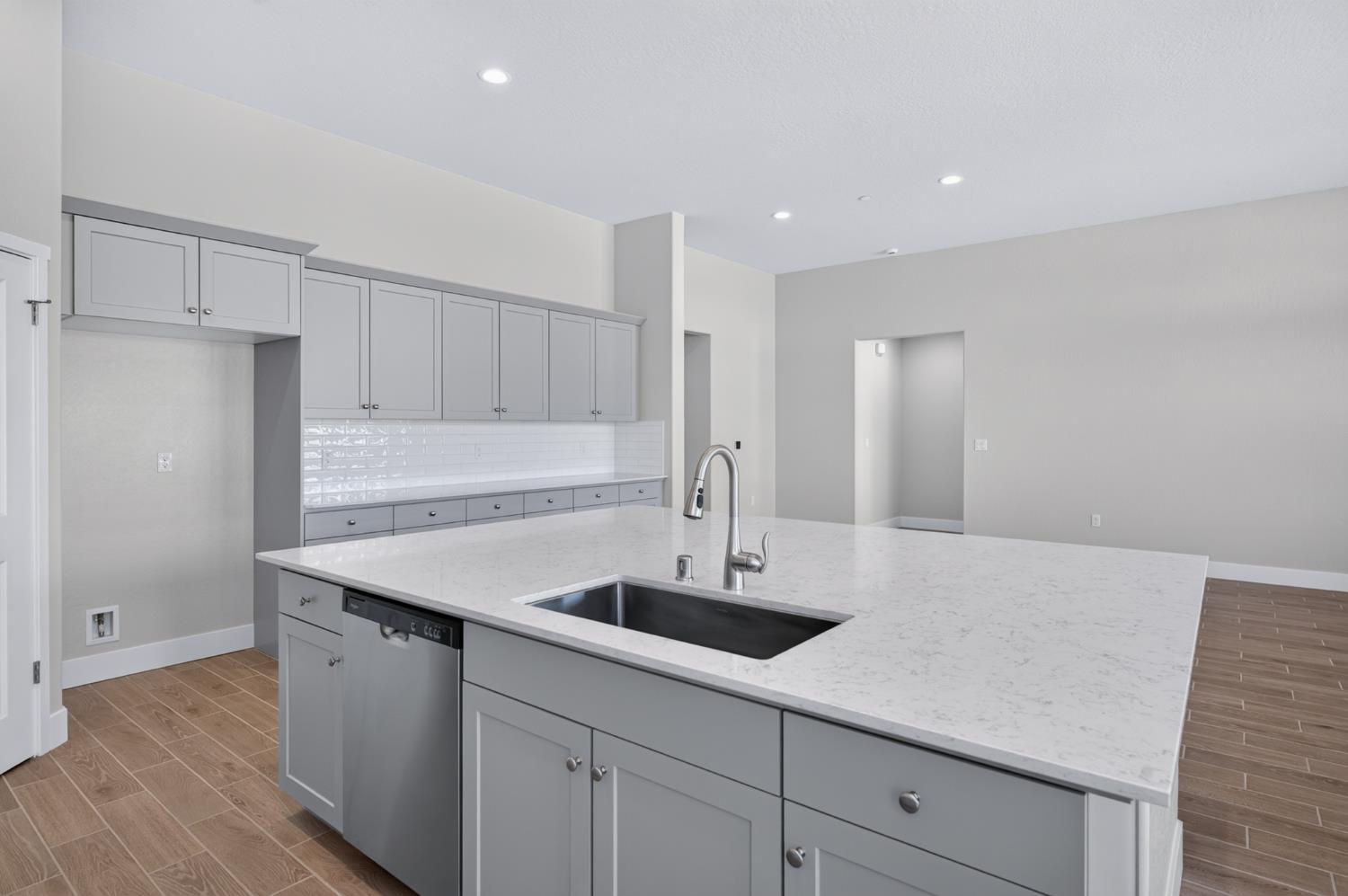 952 Peters Rd S, Madera, CA 93636
