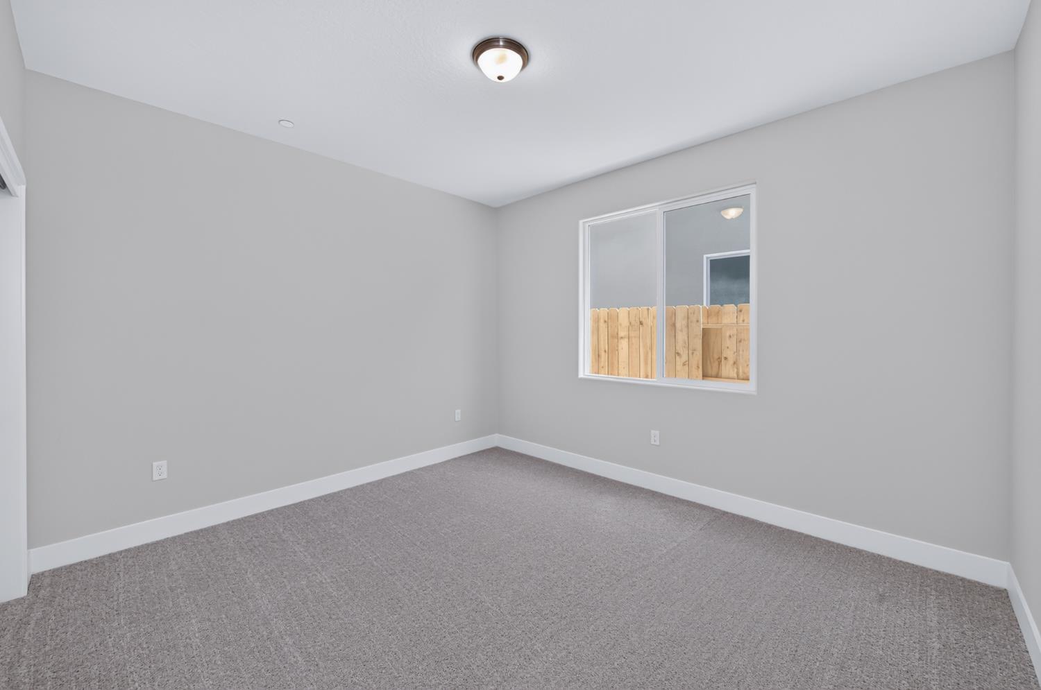 952 Peters Rd S, Madera, CA 93636