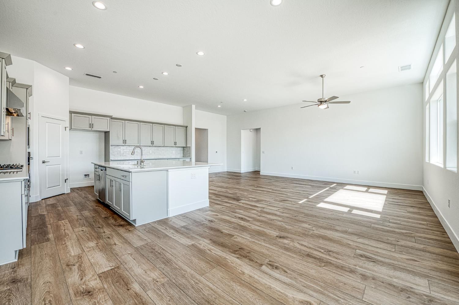 967 Talus Way S, Madera, CA 93636