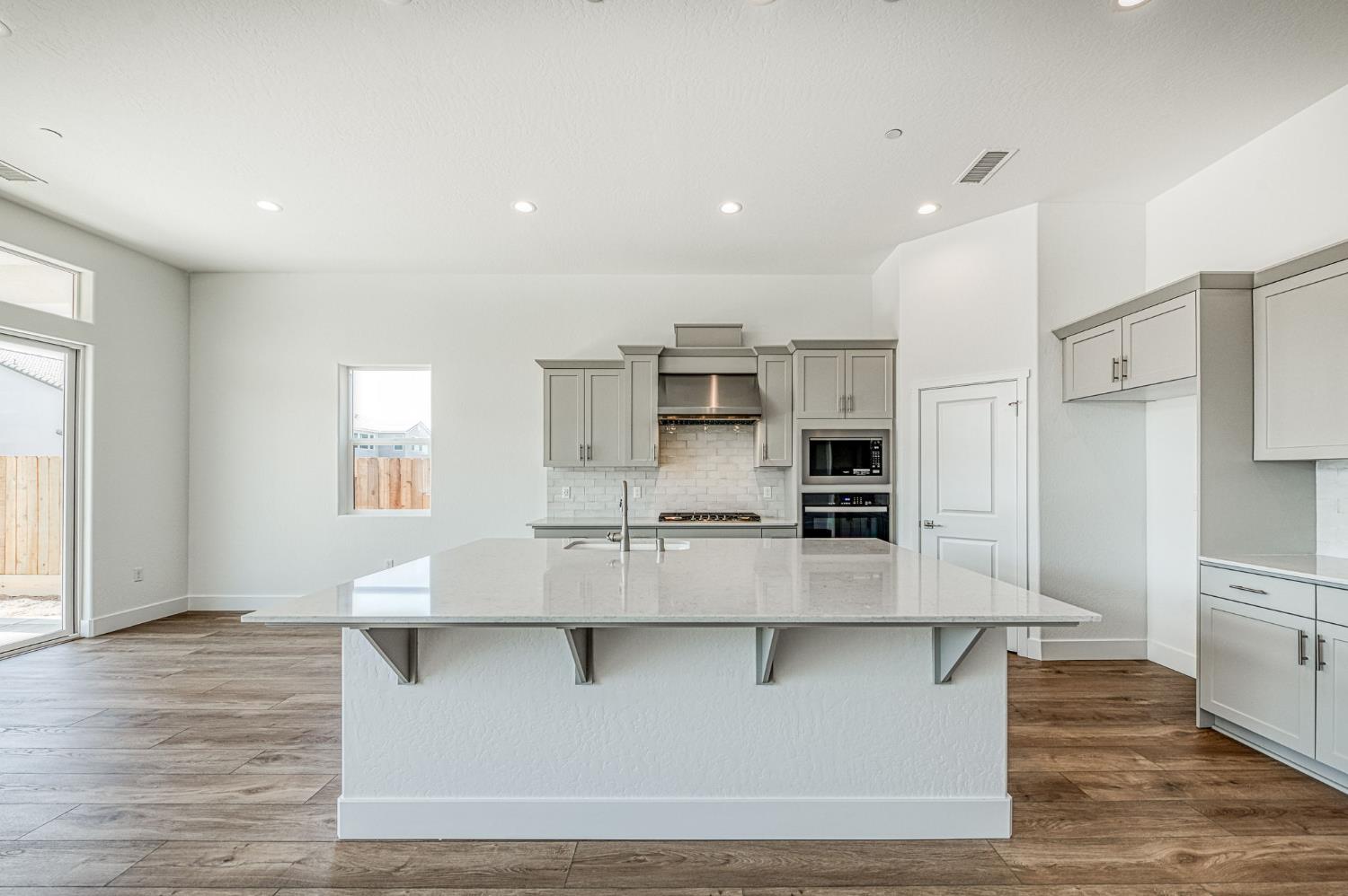 967 Talus Way S, Madera, CA 93636