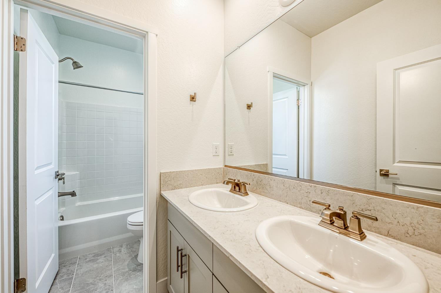 967 Talus Way S, Madera, CA 93636