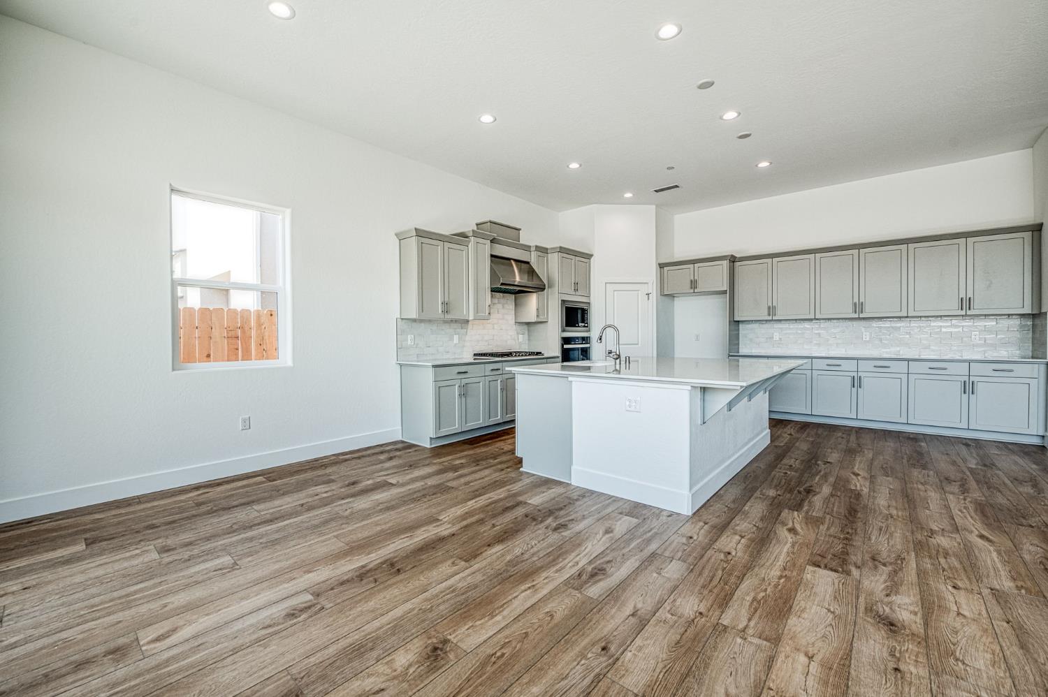 967 Talus Way S, Madera, CA 93636