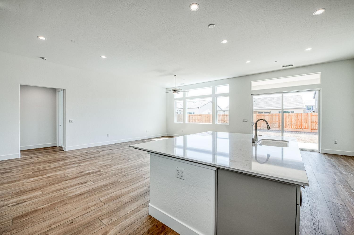 967 Talus Way S, Madera, CA 93636