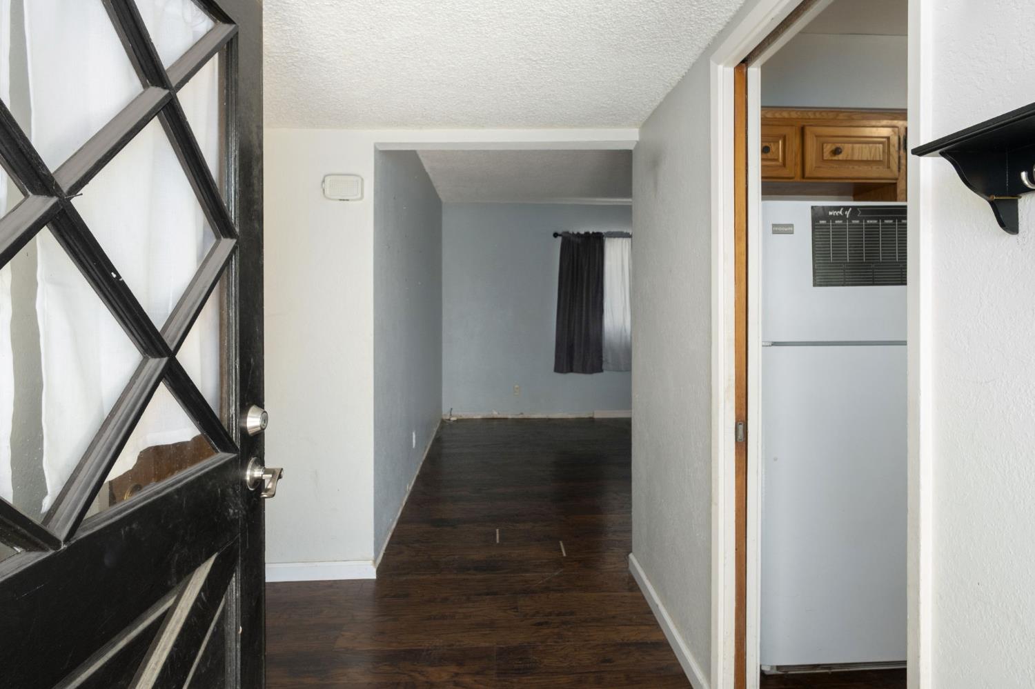 1305 De Cesari Ave, Madera, CA 93637