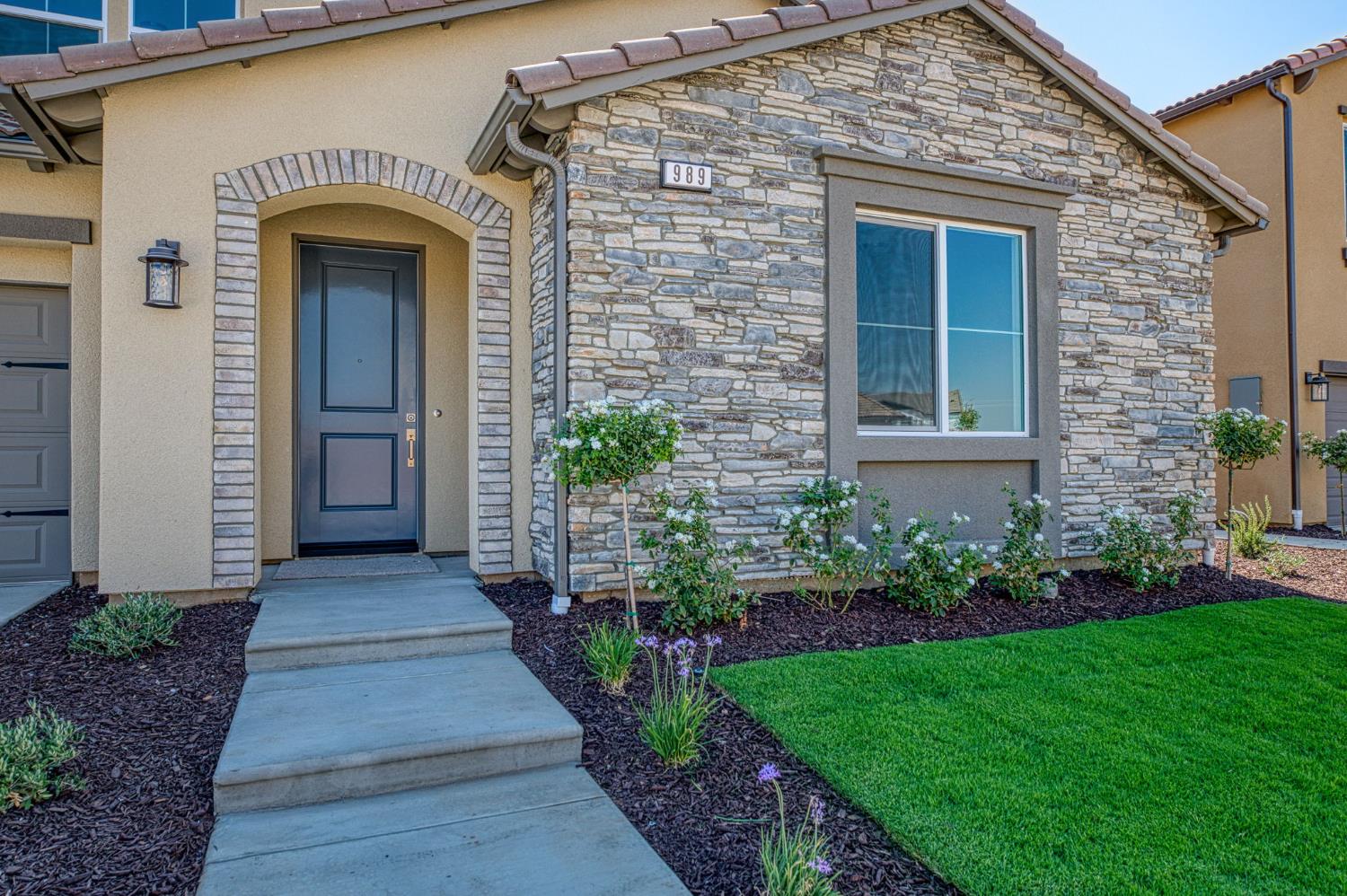 989 Talus Way S, Madera, CA 93636