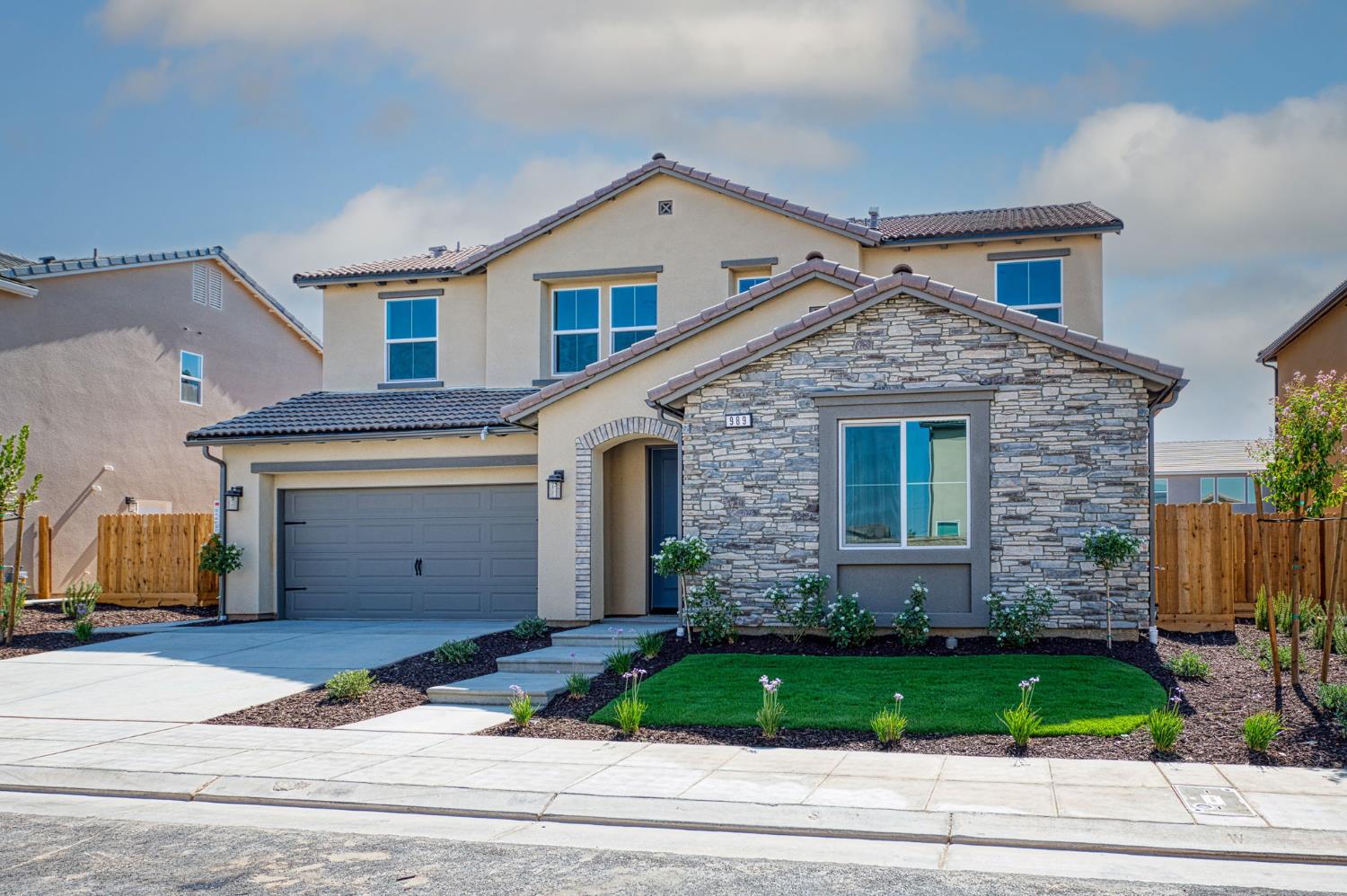 989 Talus Way S, Madera, CA 93636