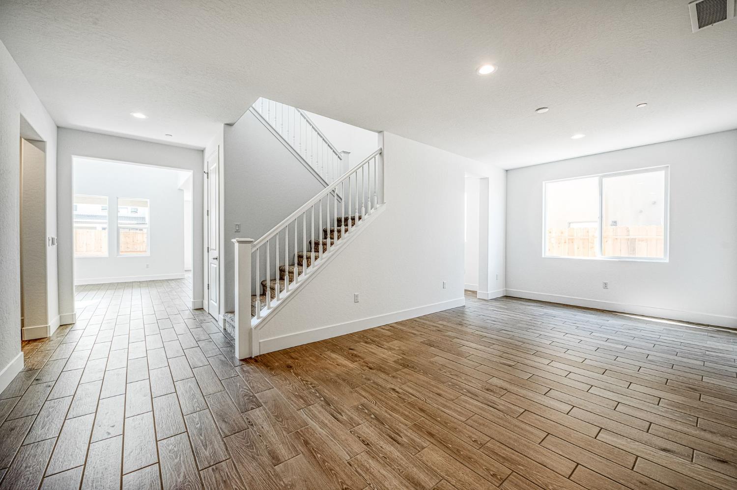 989 Talus Way S, Madera, CA 93636