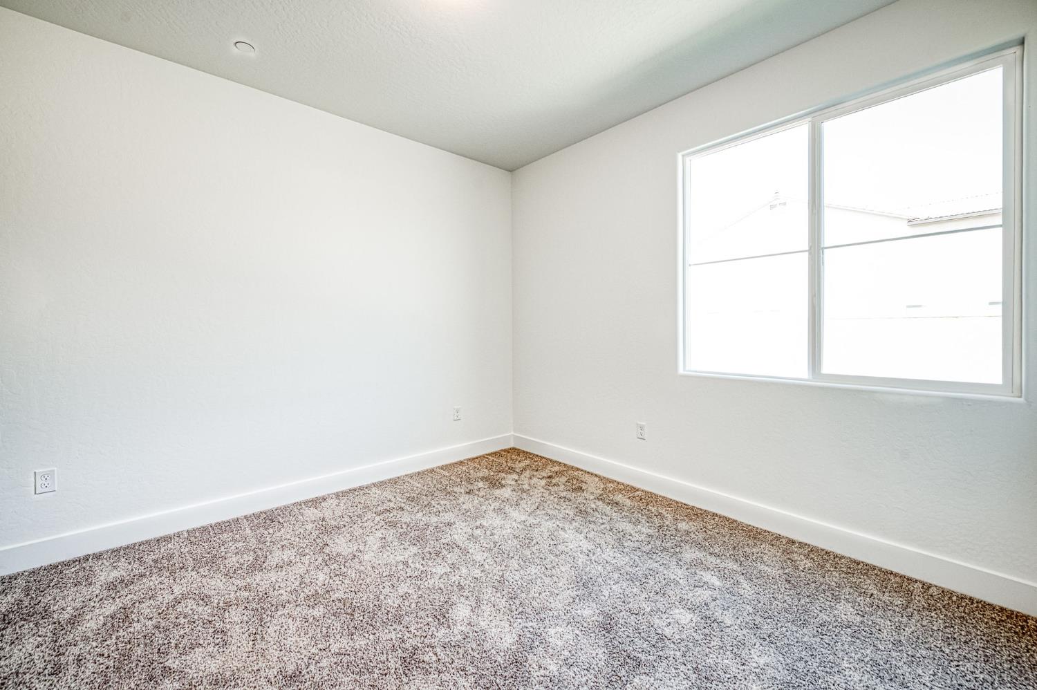 989 Talus Way S, Madera, CA 93636