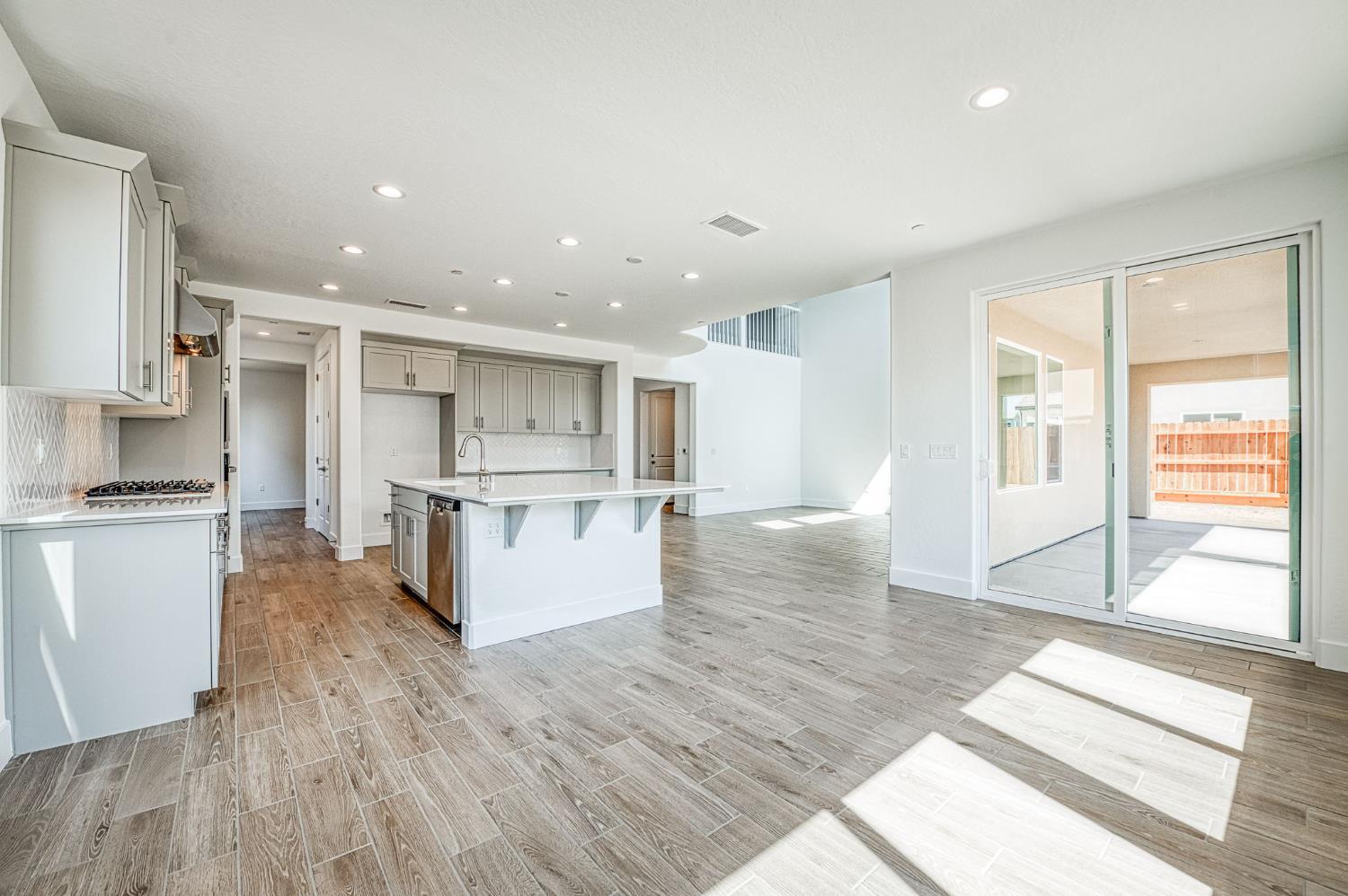 989 Talus Way S, Madera, CA 93636