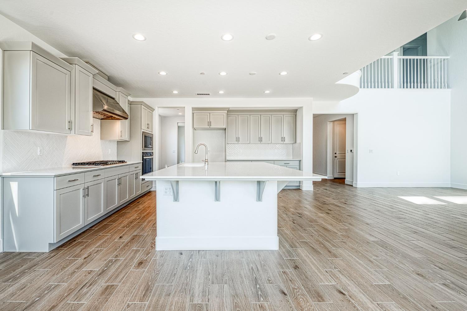 989 Talus Way S, Madera, CA 93636
