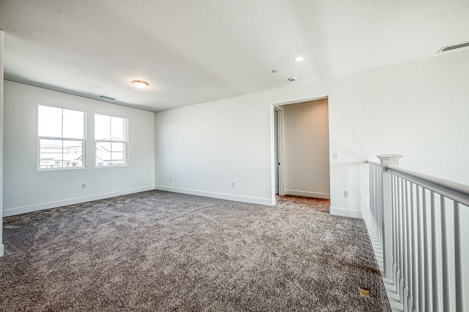 989 Talus Way S, Madera, CA 93636