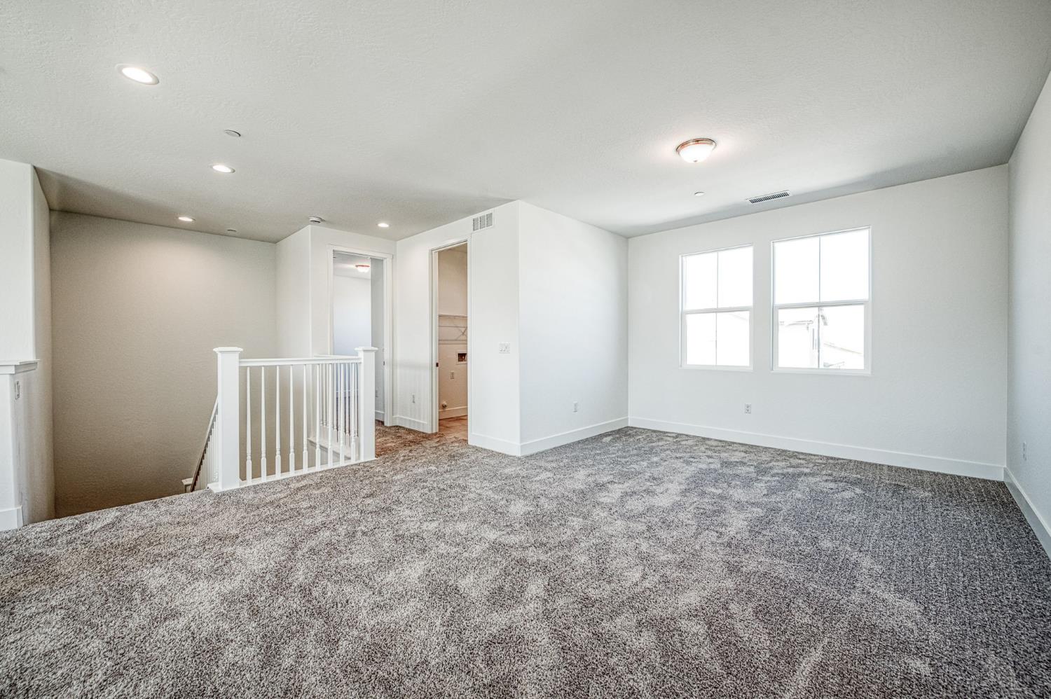 989 Talus Way S, Madera, CA 93636