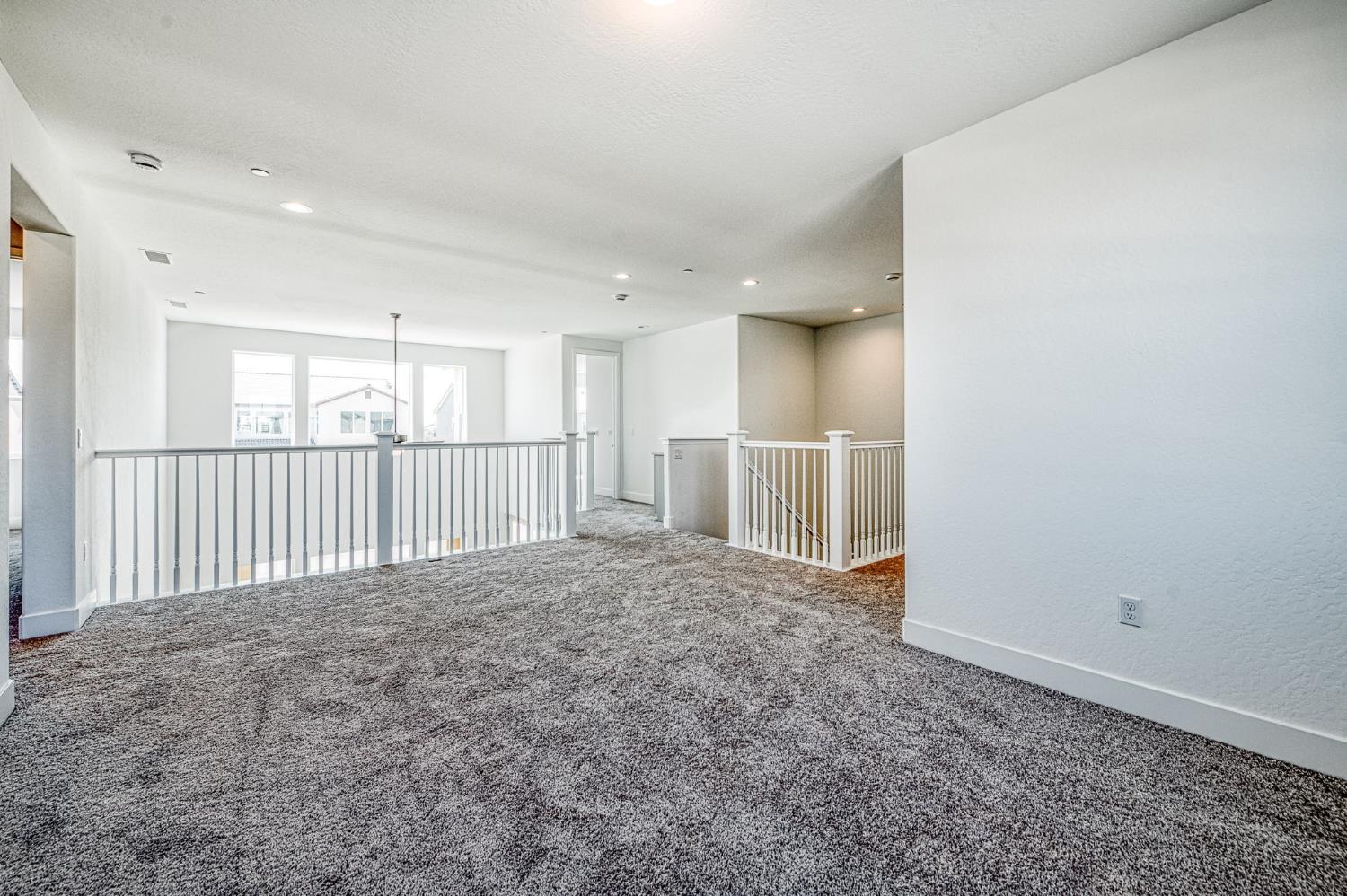 989 Talus Way S, Madera, CA 93636