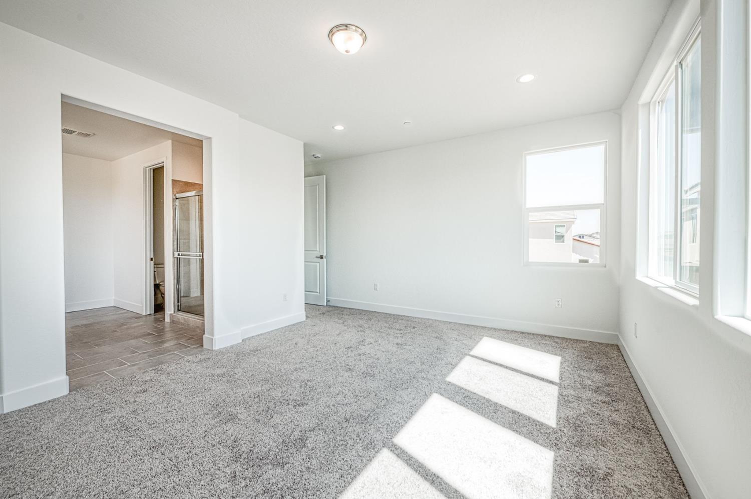 989 Talus Way S, Madera, CA 93636