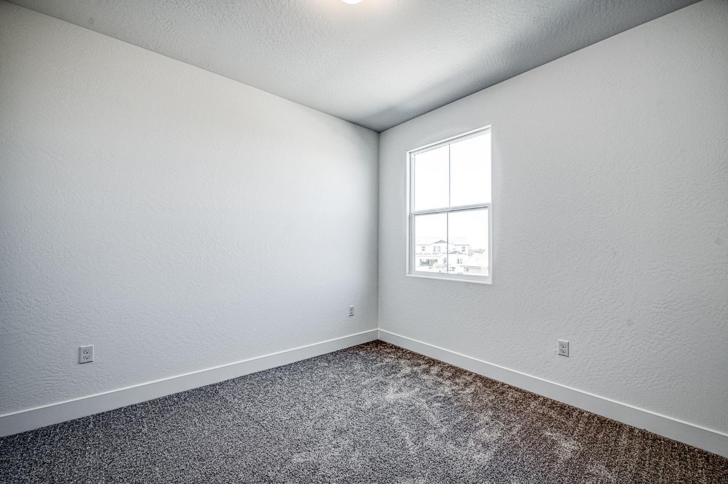 989 Talus Way S, Madera, CA 93636