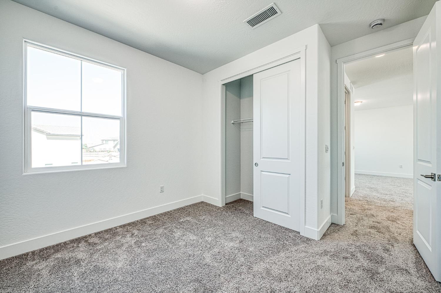 989 Talus Way S, Madera, CA 93636