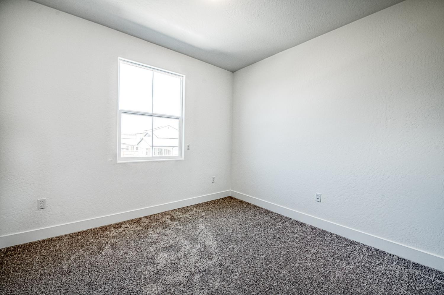 989 Talus Way S, Madera, CA 93636