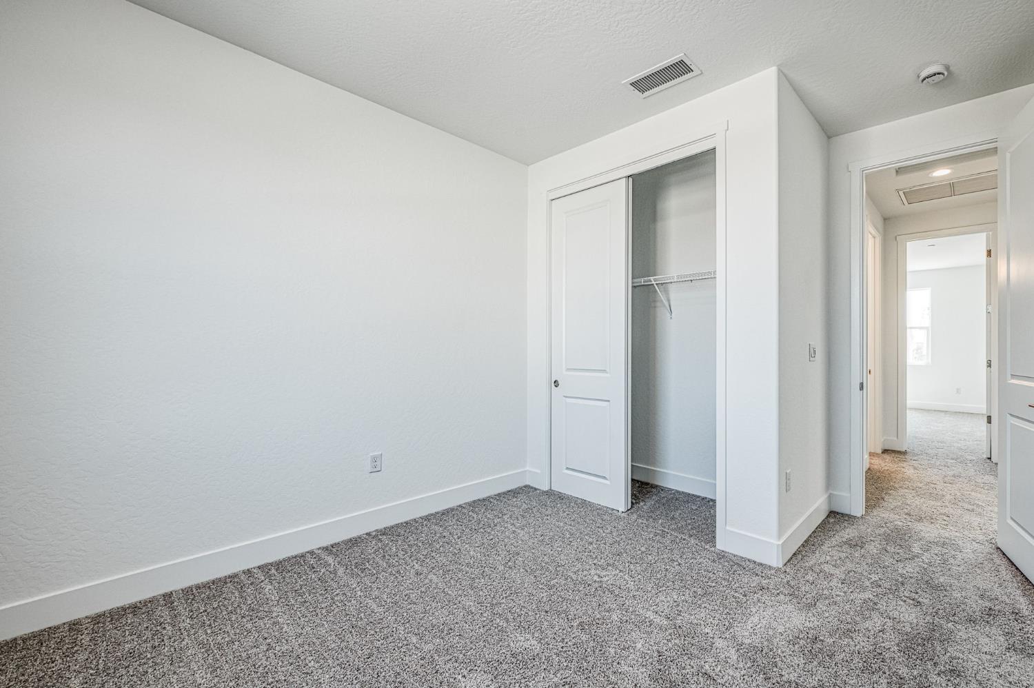 989 Talus Way S, Madera, CA 93636