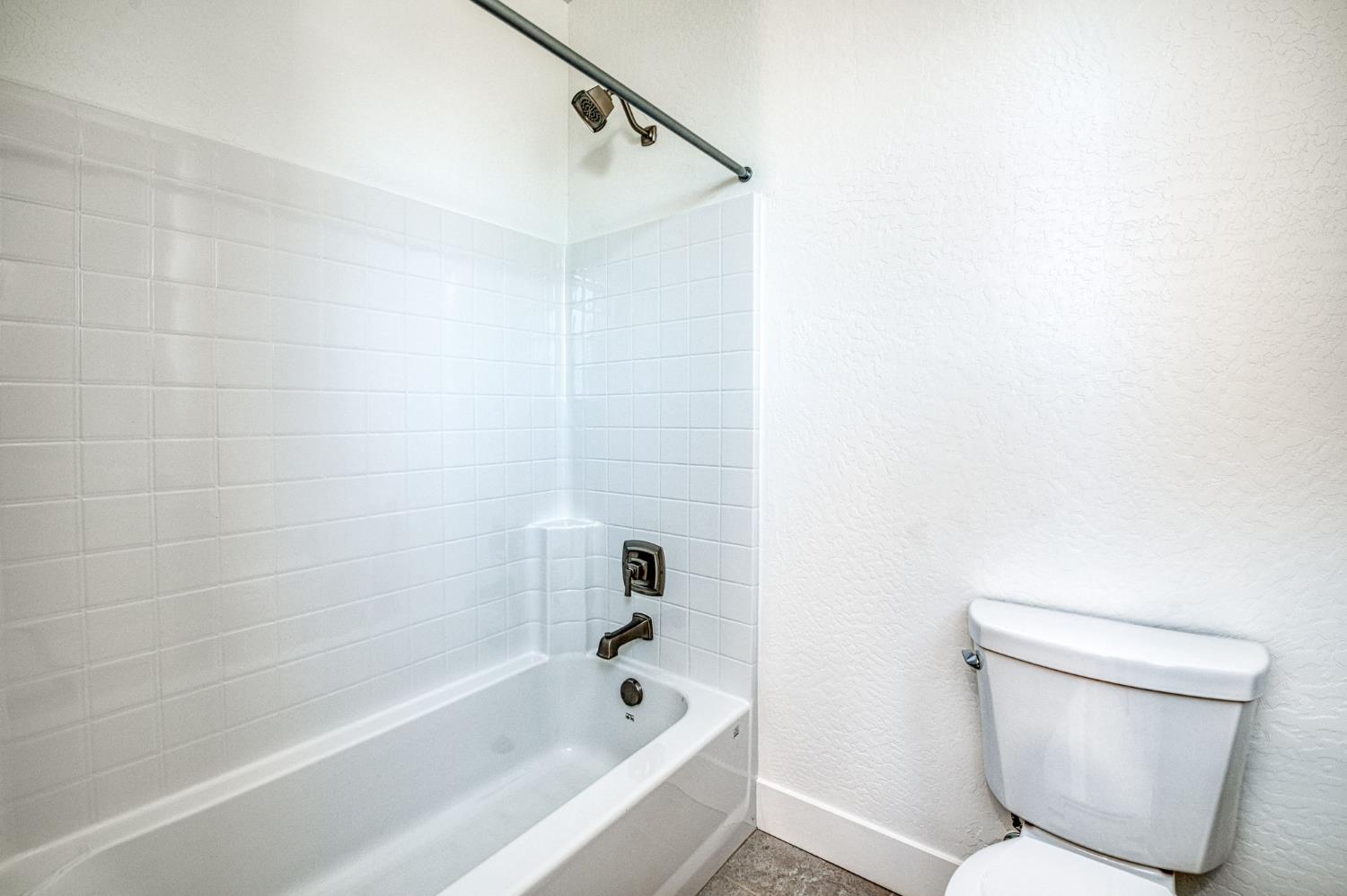 989 Talus Way S, Madera, CA 93636