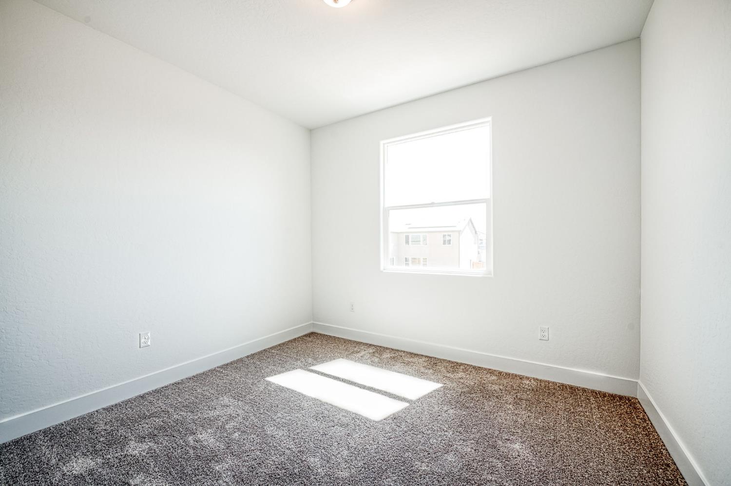 989 Talus Way S, Madera, CA 93636