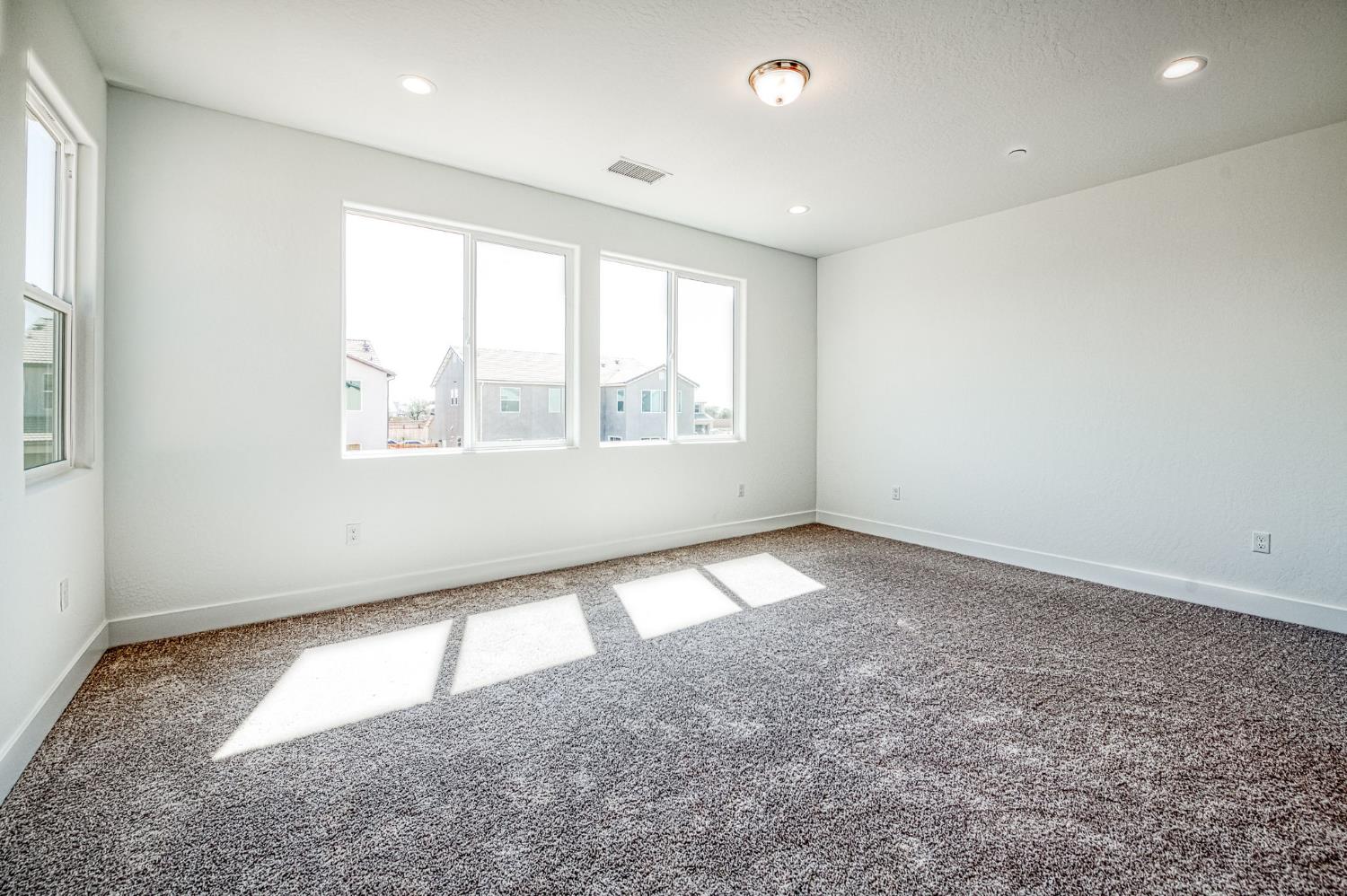 989 Talus Way S, Madera, CA 93636