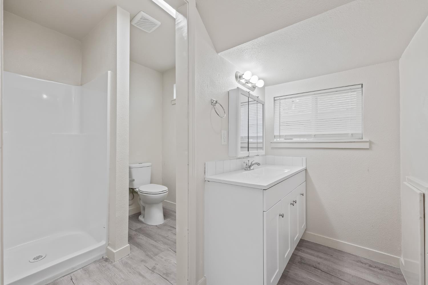 419 N Thesta, Fresno, CA 93701