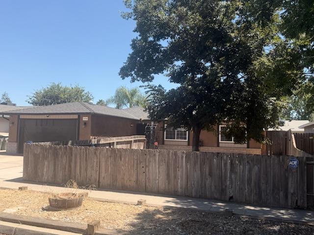 5954 E Pontiac Way, Fresno, CA 93727