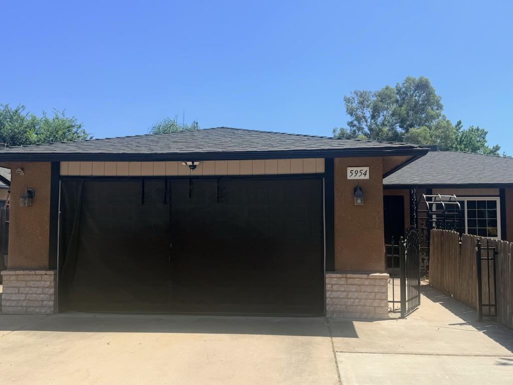 5954 E Pontiac Way, Fresno, CA 93727