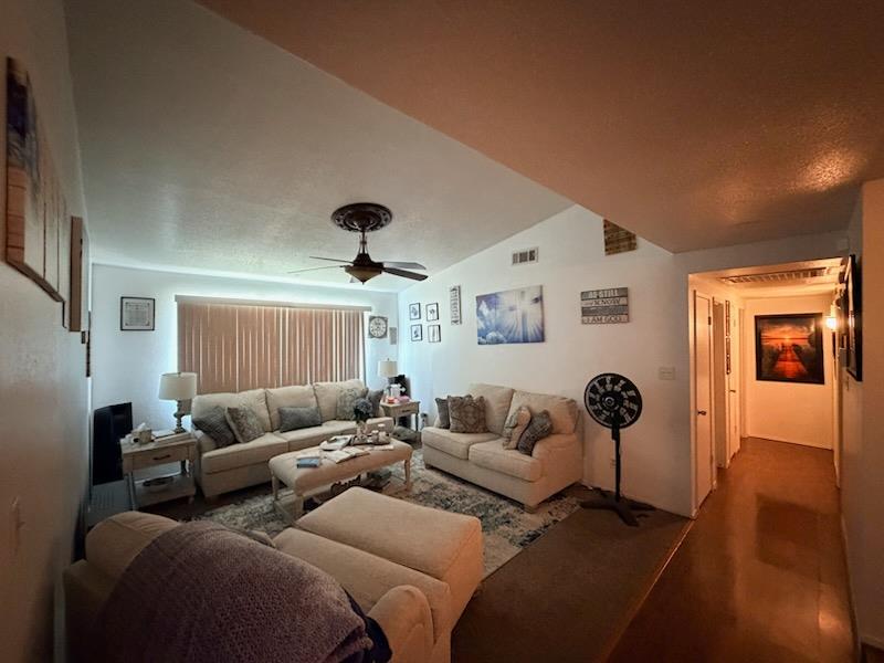 5954 E Pontiac Way, Fresno, CA 93727