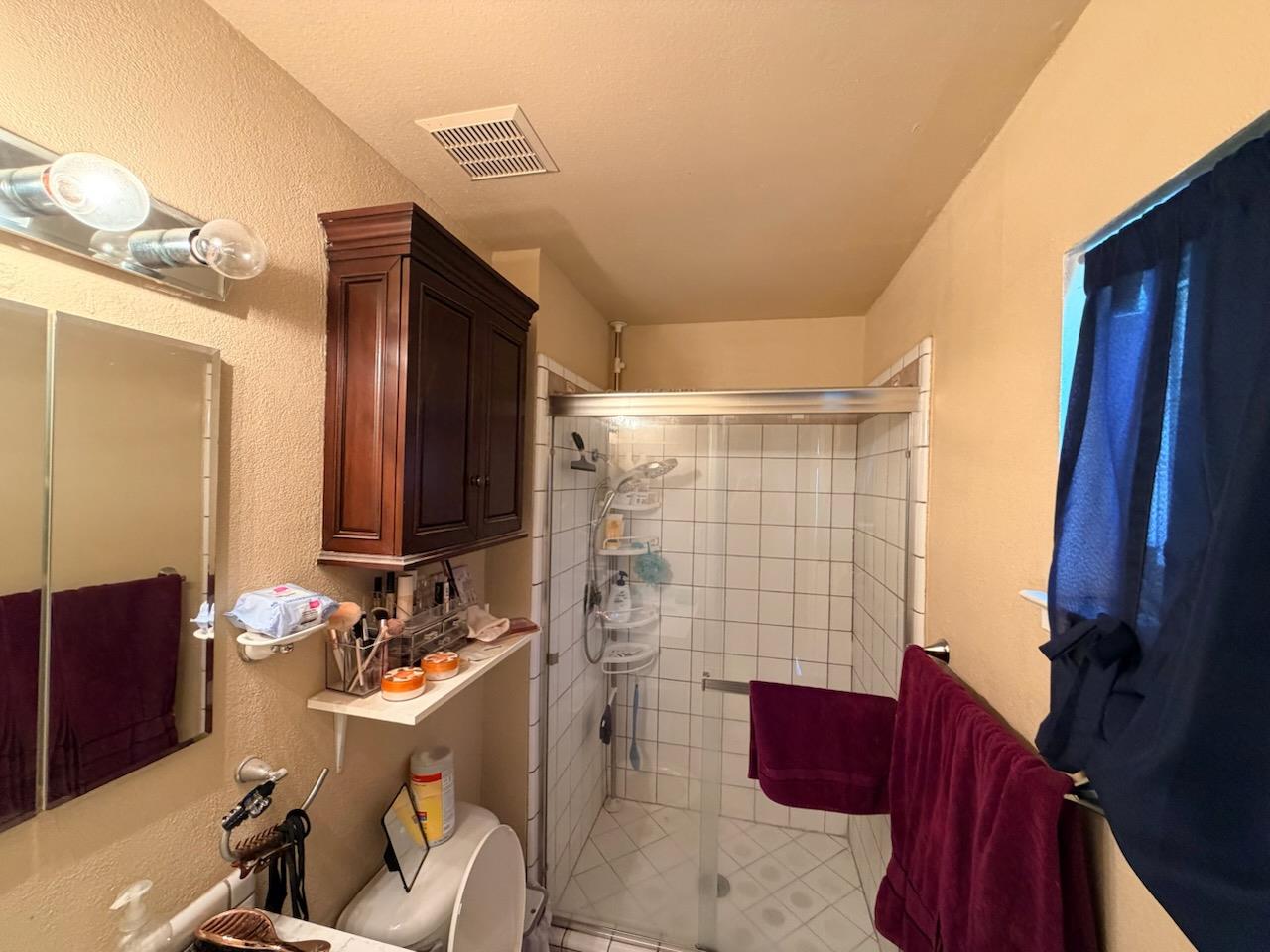 5954 E Pontiac Way, Fresno, CA 93727