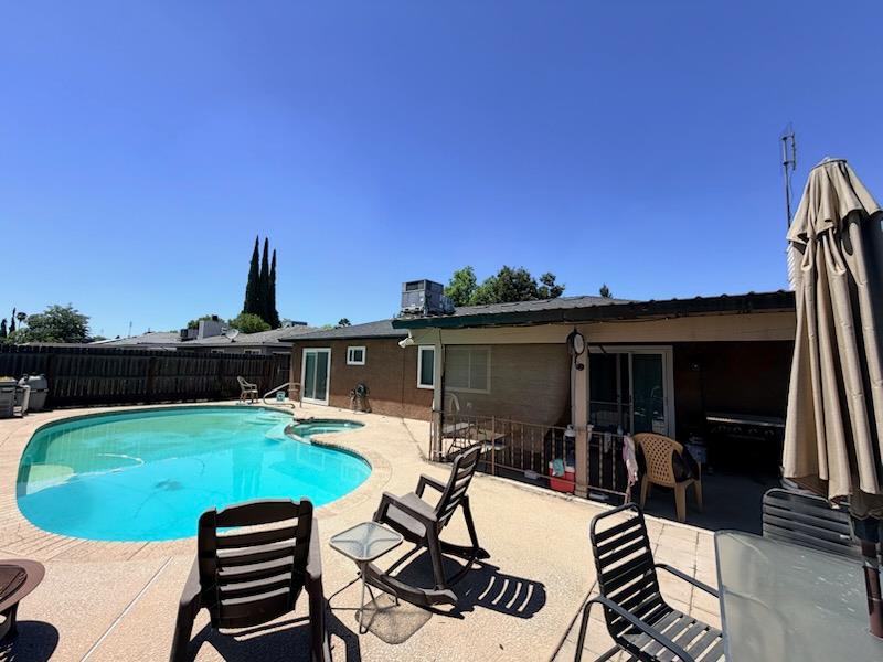 5954 E Pontiac Way, Fresno, CA 93727