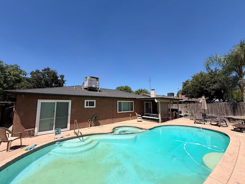 5954 E Pontiac Way, Fresno, CA 93727
