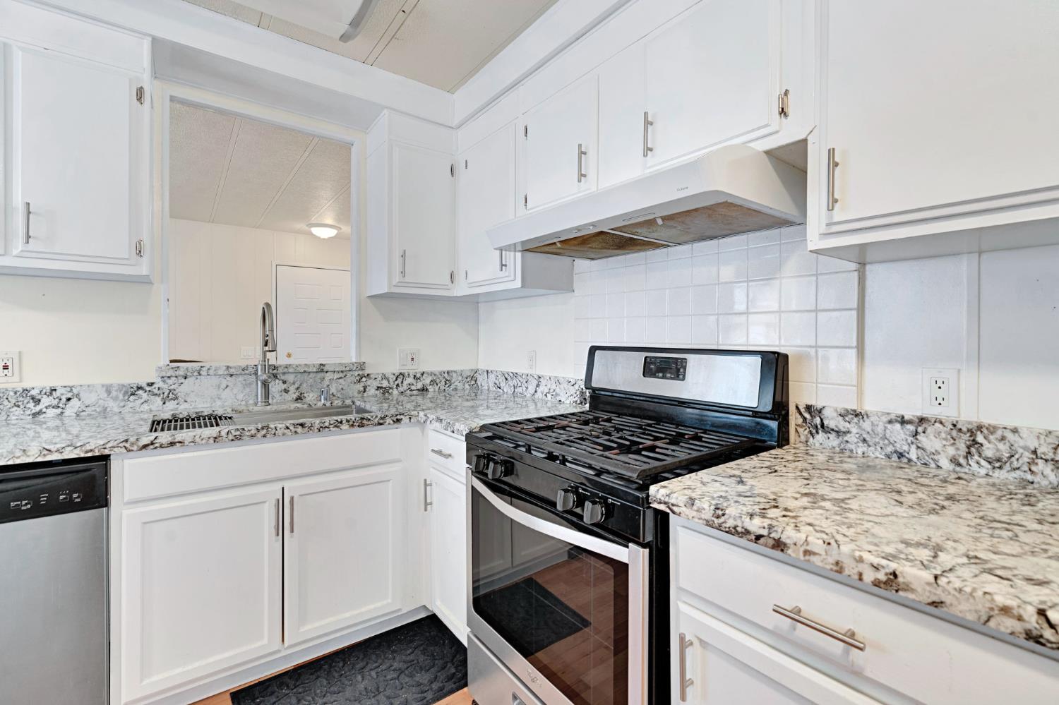 1218 E Cleveland Ave #161, Madera, CA 93638