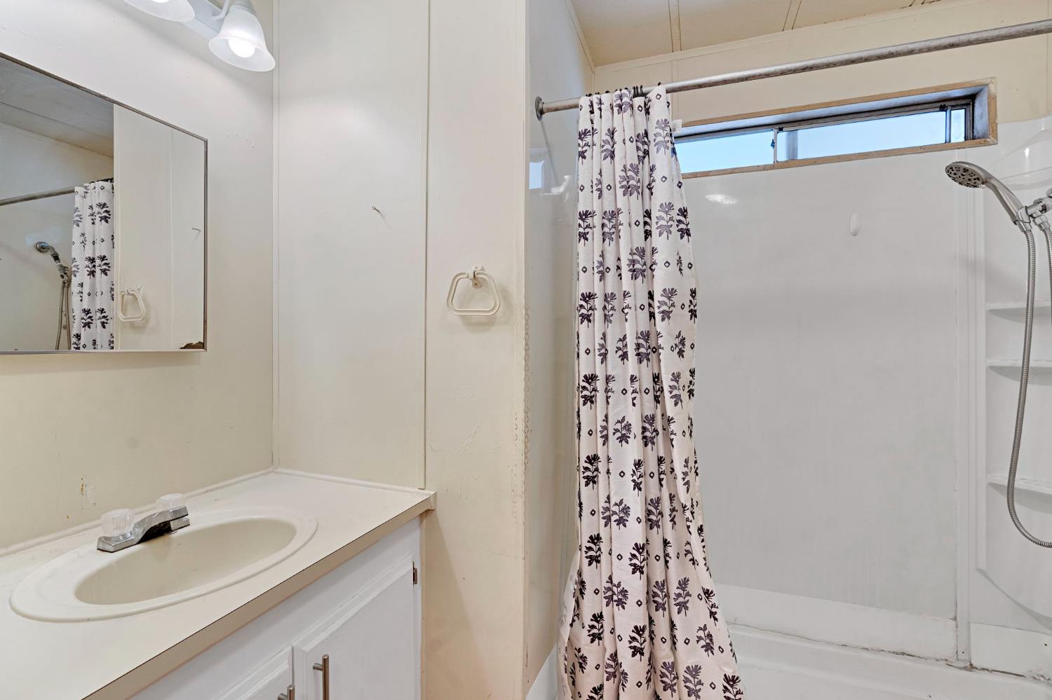 1218 E Cleveland Ave #161, Madera, CA 93638
