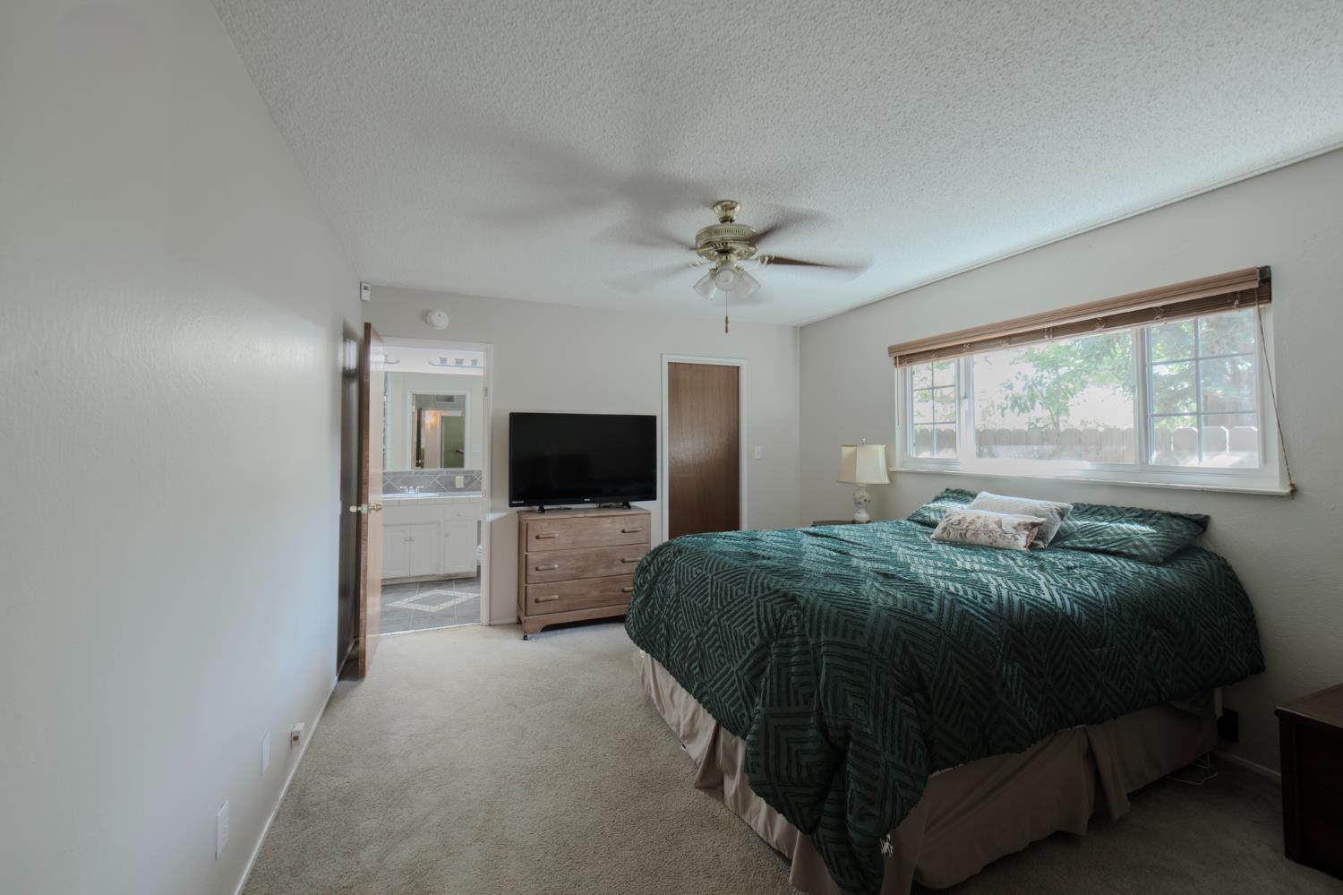 4754 N 4Th St, Fresno, CA 93726