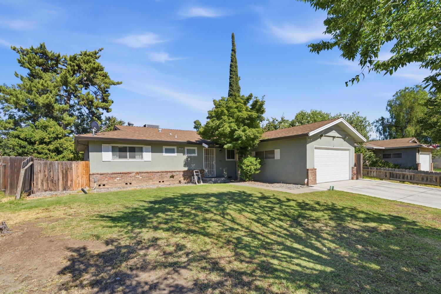 4462 N Barton Ave, Fresno, CA 93726