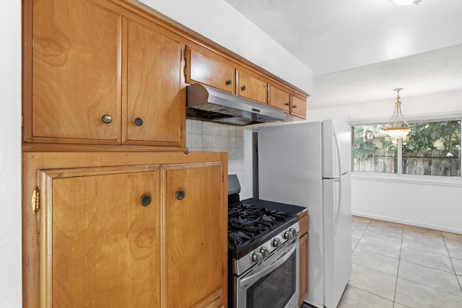 4462 N Barton Ave, Fresno, CA 93726