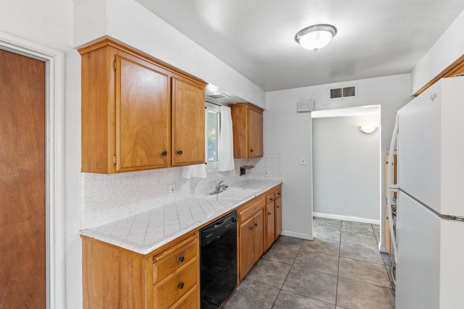 4462 N Barton Ave, Fresno, CA 93726