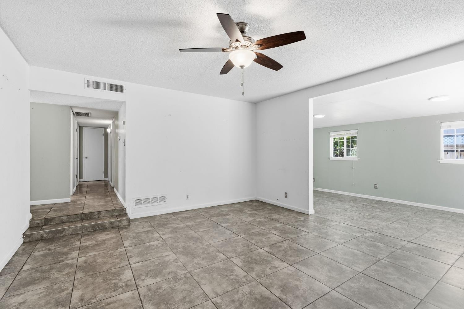 4462 N Barton Ave, Fresno, CA 93726