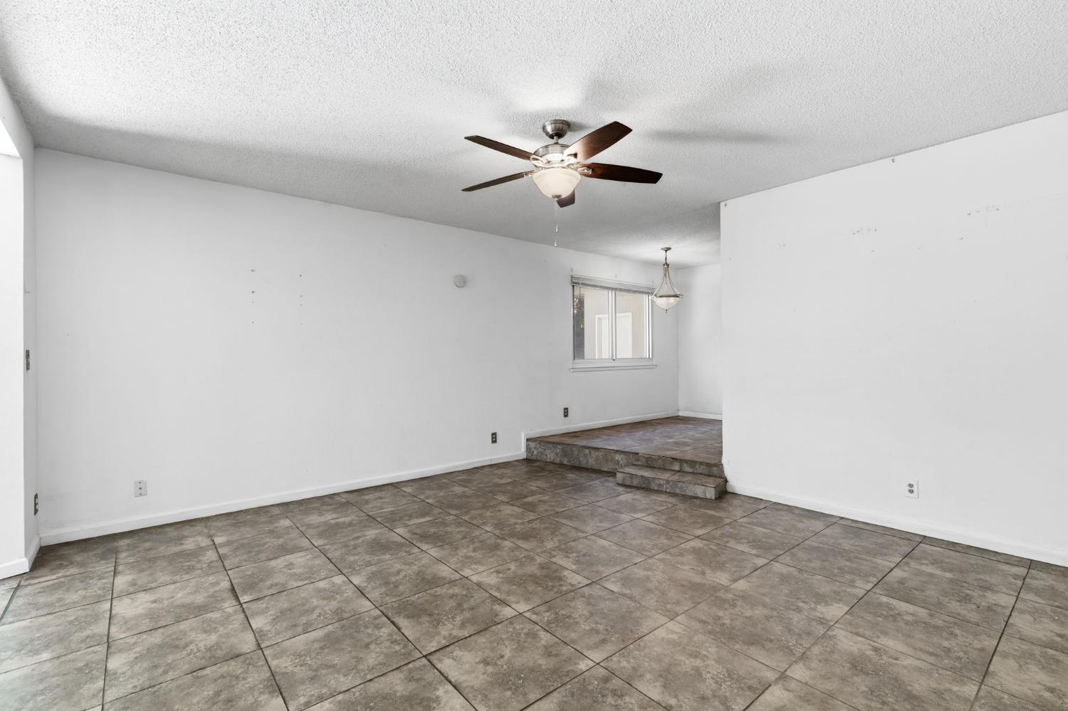 4462 N Barton Ave, Fresno, CA 93726