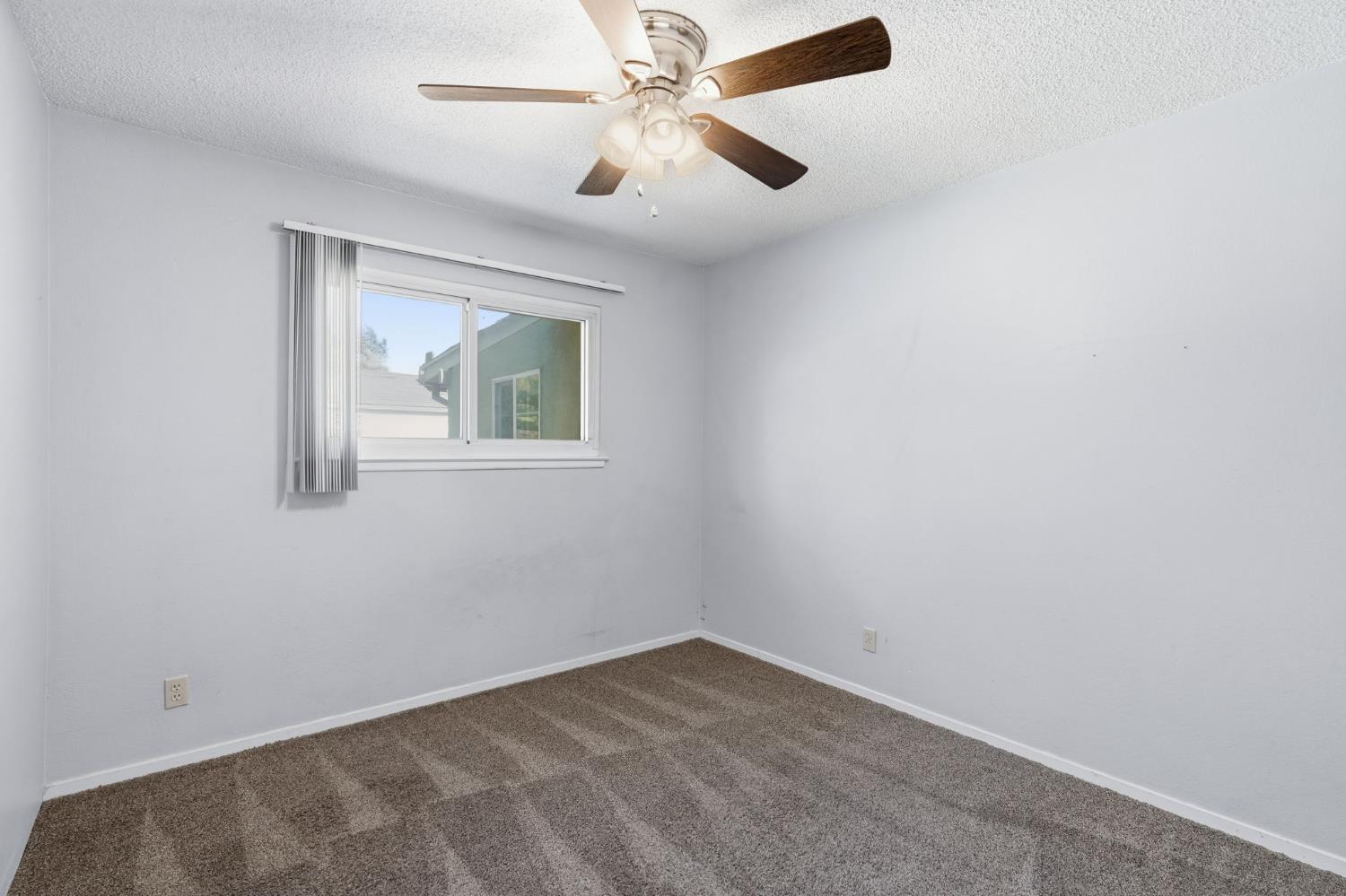 4462 N Barton Ave, Fresno, CA 93726