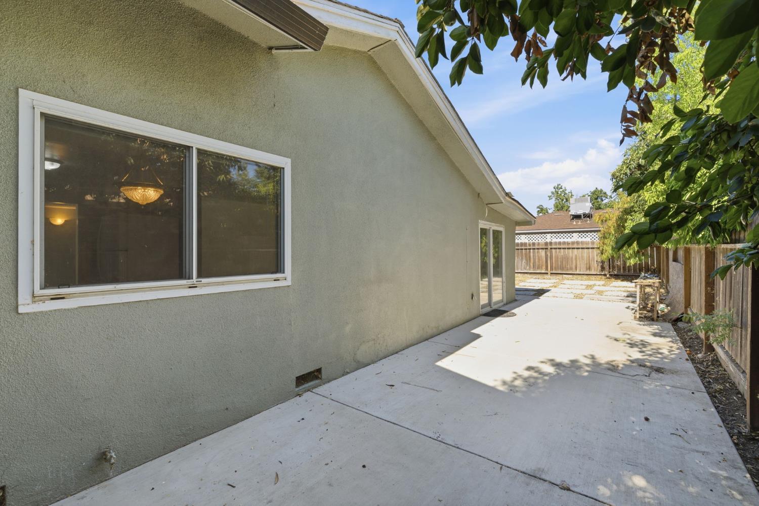 4462 N Barton Ave, Fresno, CA 93726
