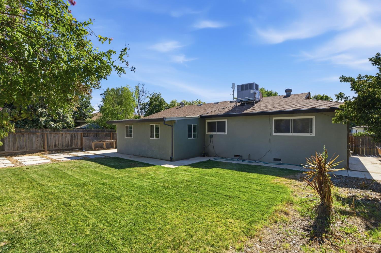 4462 N Barton Ave, Fresno, CA 93726